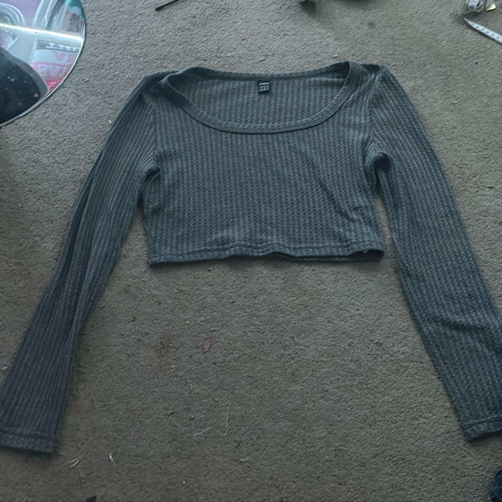 grey long sleeve crop tops